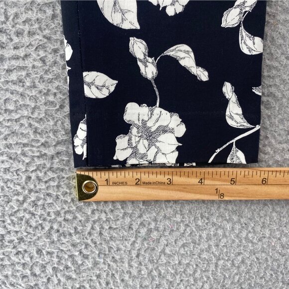 Chicos Pants Womens 00 US 2 Brigitte Black Floral So Slimming 360 Slim Ankle NWT - Picture 11 of 12